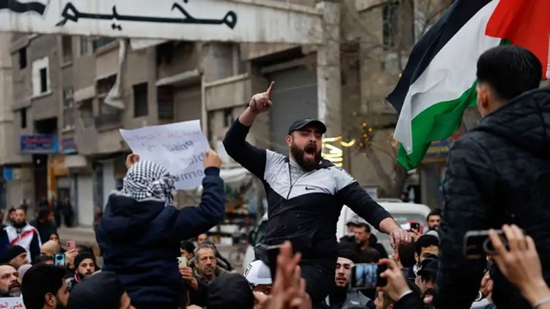 بعد الاعتداء على سفارة الإمارات بدمشق.. الشيباني يستنكر