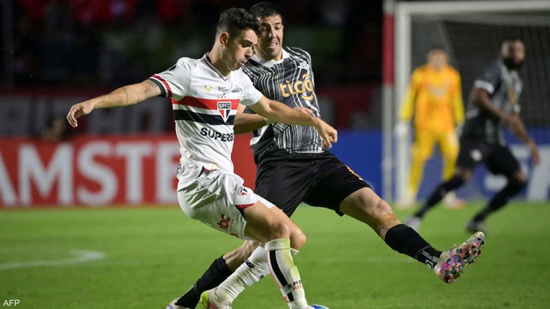 بسبب مشاكل في القلب.. نجم برازيلي شهير يعلن اعتزاله