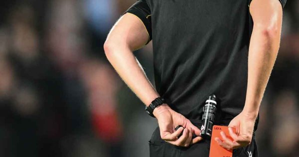 فرنسا.. حكم يشهر 24 بطاقة حمراء في مباراة واحدة فقط #صحيفة_البلاد 