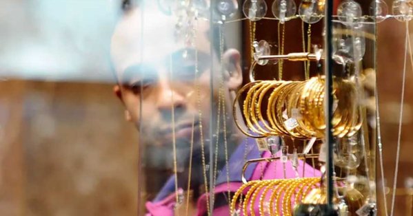 مفاجأة في سوق الذهب بمصر.. السعر المحلي أقل من العالمي 