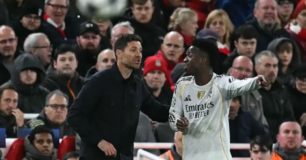 فينيسيوس يعترف: علاقتي مع تشابي ألونسو لم تكن جيدة