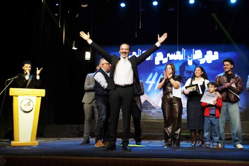 عرض “منظمة آل يونسكو” يستحوذ على جوائز الدورة 41 من مهرجان المسرح العالمي