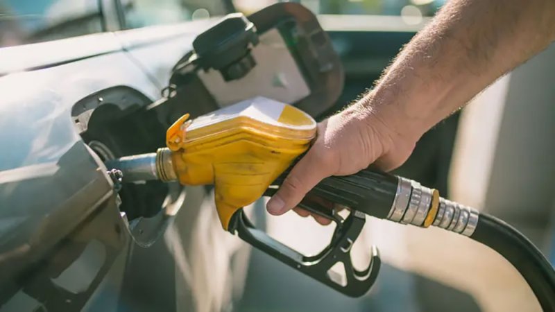 5 طرق لخفض إنفاقك على الوقود مع ارتفاع أسعار البنزين