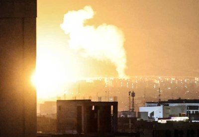 غارات على مختلف مناطق إيران ومقتل 18 بمحافظة البرز