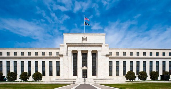 توقعات بعدم خفض أسعار الفائدة الأميركية هذا العام 