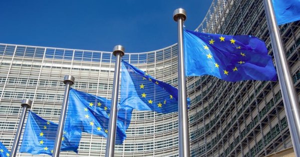 الاتحاد الأوروبي يبحث تأثير أزمة الطاقة على المطارات والطيران 