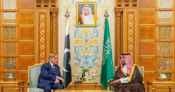 باكستان تجدد تأكيدها بالوقوف بجانب السعودية ضد هجمات إيران