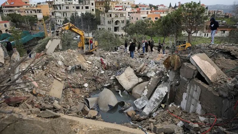 إسرائيل تقصف بلدات بجنوب لبنان.. وحزب الله يستهدف مستوطنات