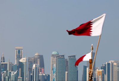 قطر.. إصابة أربعة أشخاص بينهم طفلة جرّاء شظايا صاروخ بعد عملية اعتراض