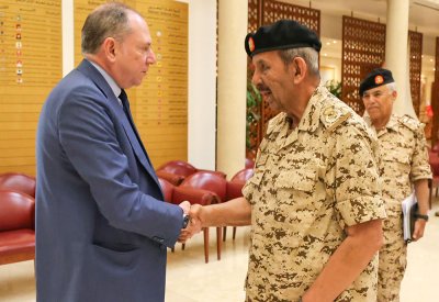 القائد العام لقوة دفاع البحرين يستقبل السفير الإيطالي ويؤكد تطور العلاقات الثنائية وتعزيز التعاون المشترك