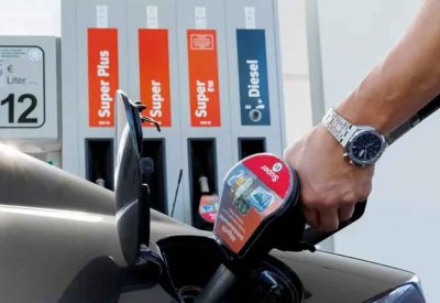 ألمانيا تحذر من المبالغة في توقعات انخفاض أسعار الوقود