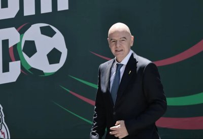 إنفانتينو يبدأ زيارة للجزائر