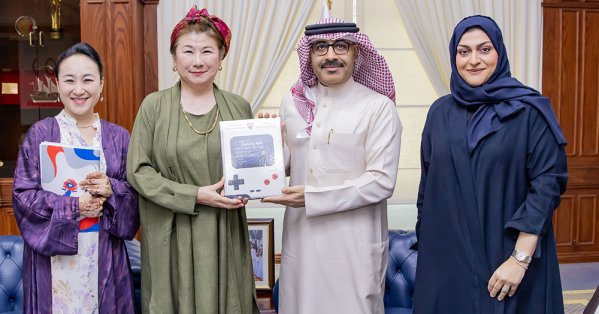 وزير التربية والتعليم يستقبل سفيرة اليابان لدى مملكة البحرين