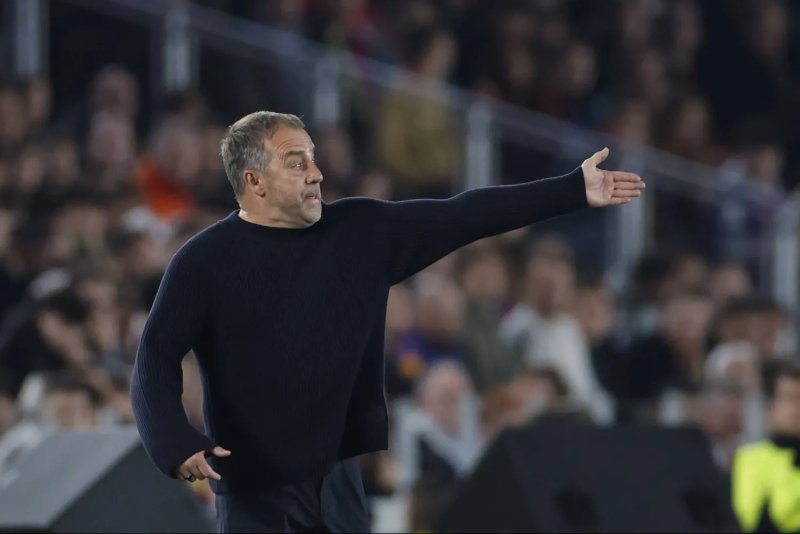 فليك يطالب بتوضيحات بعد عدم احتساب لمسة يد أمام أتلتيكو مدريد
