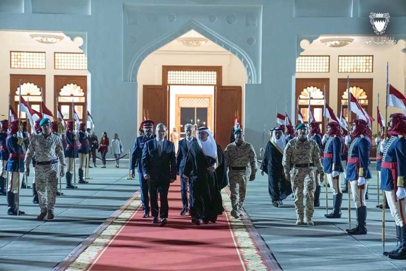 سمو ولي العهد رئيس الوزراء في مقدمة مودعي رئيس وزراء المملكة المتحدة وإيرلندا الشمالية