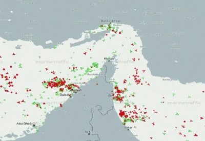 بيانات شحن: سفن مرتبطة بإيران تعبر مضيق هرمز.. وأخرى تؤجل رحلاتها