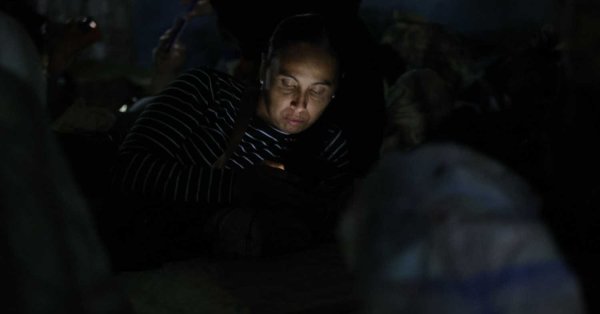 خبراء يكشفون لماذا تنام النساء أكثر من الرجال 