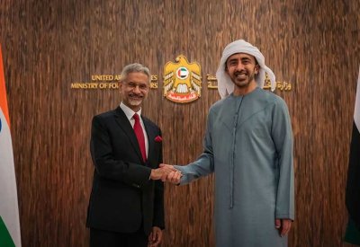 عبدالله بن زايد يستقبل وزير الشؤون الخارجية في الهند