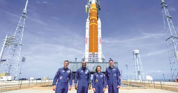 هبوط طاقم "أرتميس 2" بعد أول تحليق حول القمر منذ أكثر من 50 عامًا #صحيفة_البلاد 