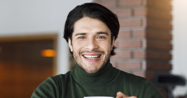 خطأ "غير متوقع" مع القهوة يسبب تصبغ الأسنان 