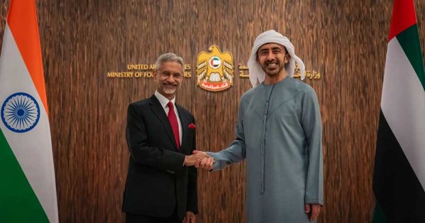 عبدالله بن زايد يستقبل وزير الشؤون الخارجية في الهند 