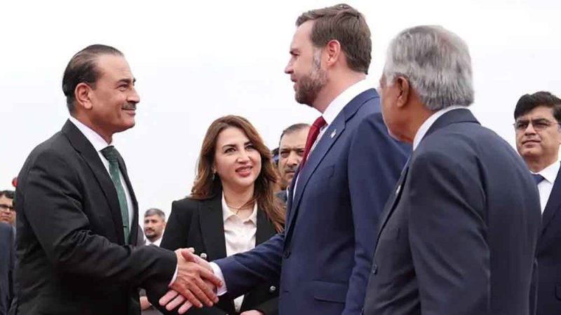 يثني عليه ترامب دائماً.. من هو جنرال باكستان الأقوى؟