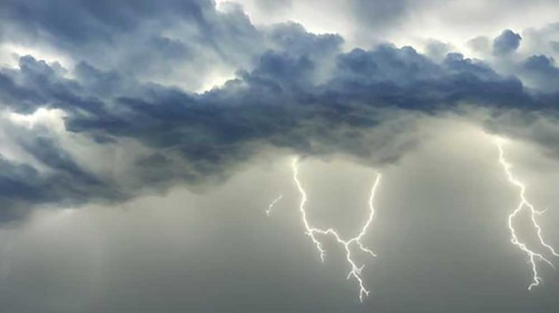 "الأرصاد": البحرين ستتأثر بسحب رعدية محملة بأمطار متفاوتة الغزارة خلال الدقائق القادمة