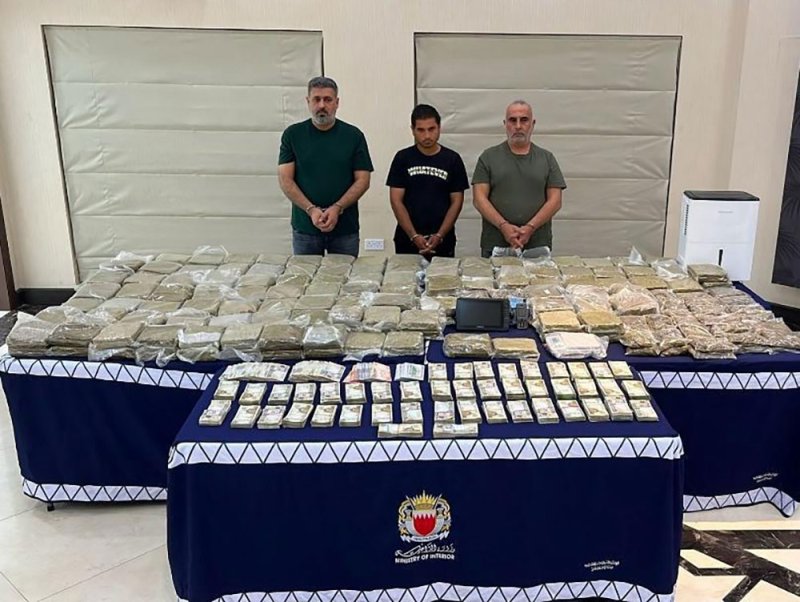 القبض على 3 أشخاص بعد احباط بيع وترويج ما يزيد عن 100 كيلو جرام مواد مخدرة قادمة من ايران و تقدر قيمتها بحوالي مليون ونصف المليون دينار