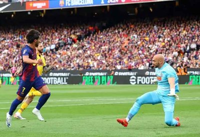 فيران توريس يفك نحسه في مباراة برشلونة وإسبانيول