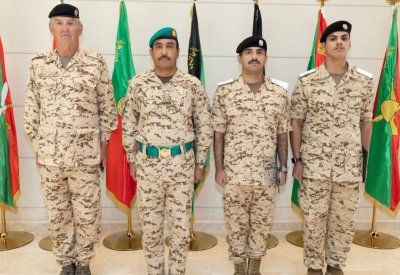 سمو الشيخ ناصر بن حمد يكلّف نائب قائد الحرس الملكي بتكريم خريجي الدورة التأهيلية تمهيدًا لإيفادهم إلى ساندهيرست