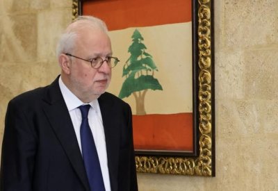وزير لبناني: إيران تخلت عن لبنان مقابل "الإفراح عن أموالها"