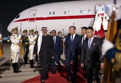 ولي عهد أبوظبي يصل إلى بكين في زيارة رسمية
