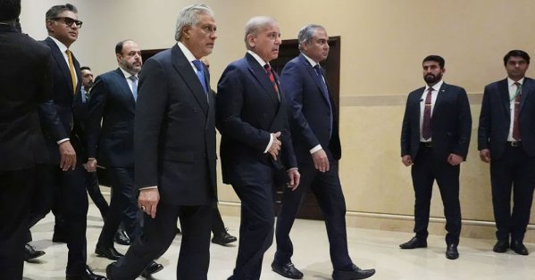 باكستان تواصل القيام بدورها.. ما مصير مفاوضات أميركا وإيران؟ 