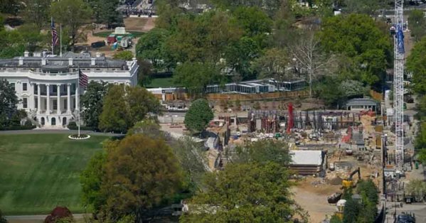 القضاء يجيز مؤقتاً معاودة أعمال إنشاء قاعة حفلات في البيت الأبيض #صحيفة_البلاد 