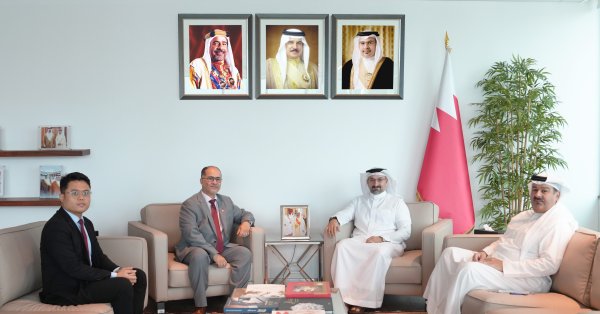 وزير الصناعة والتجارة يستقبل سفير جمهورية الفلبين لدى مملكة البحرين