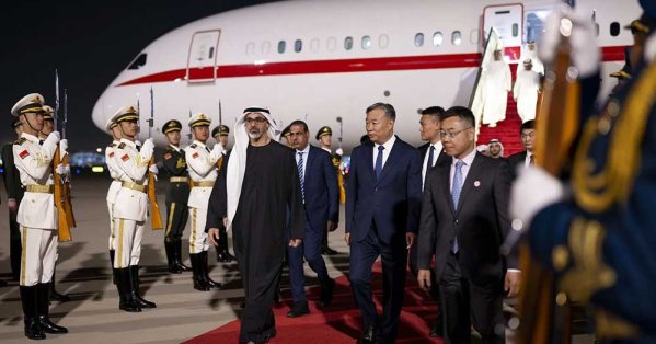 ولي عهد أبوظبي يصل إلى بكين في زيارة رسمية 