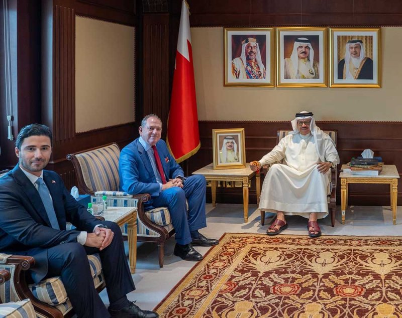 وزير الخارجية يبحث تداعيات الاعتداءات الإيرانية الآثمة مع السفير الإيطالي