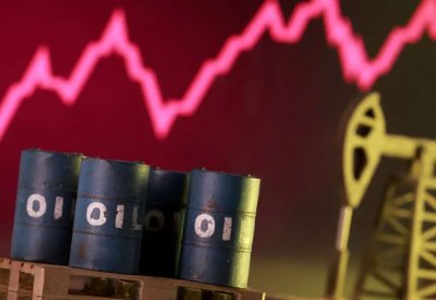 النفط يتجاوز 100 دولار للبرميل مجددا
