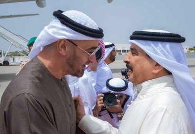جلالة الملك المعظم في مقدمة مستقبلي سمو رئيس دولة الإمارات العربية المتحدة