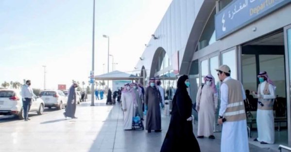 إيقاف تصاريح العمرة اعتباراً من السبت.. «الحج» تتيح استثناء المحرم في «نسك» 