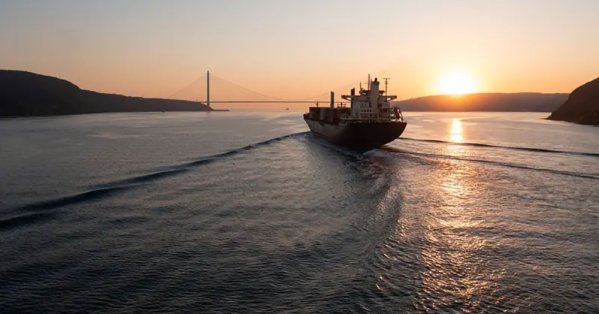 الجيش الأميركي يبدأ حصاره البحري لموانئ إيران