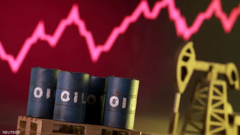 النفط يتجاوز 100 دولار للبرميل مجددا