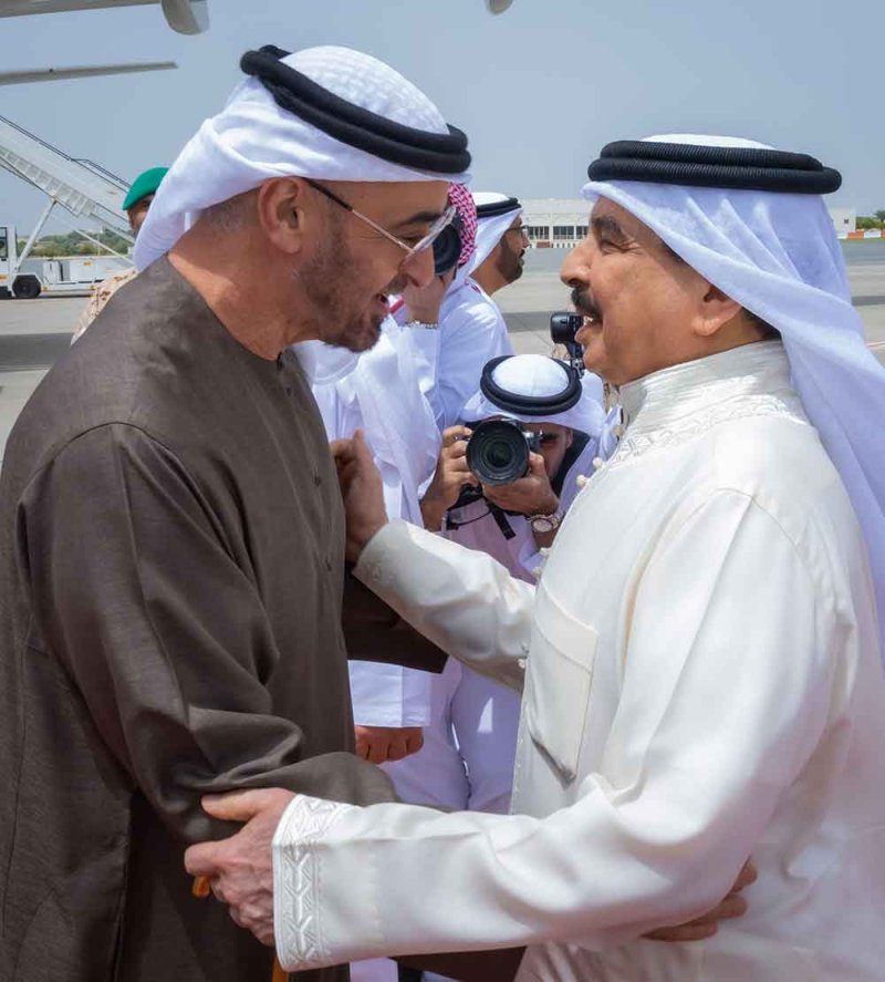 جلالة الملك المعظم في مقدمة مستقبلي سمو رئيس دولة الإمارات العربية المتحدة