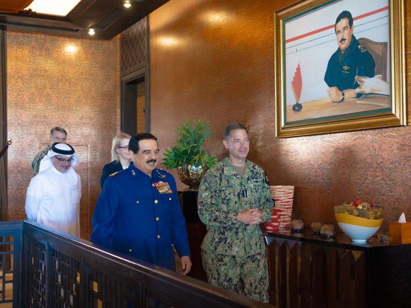 جلالة الملك المعظم القائد الأعلى للقوات المسلحة يستقبل قائد القيادة المركزية الأميركية