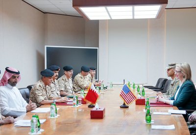 رئيس هيئة الأركان يستقبل السفيرة الأميركي لدى مملكة البحرين والوفد المرافق