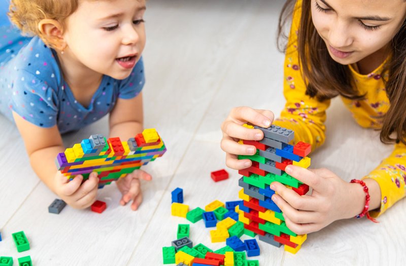 أفضل ألعاب الأطفال التفاعلية في المنزل لتنمية المهارات