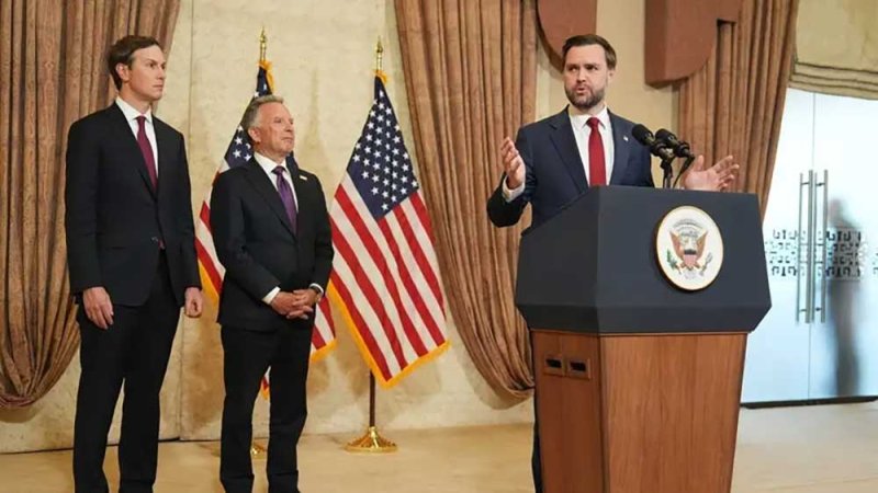 من المفاوضات مع طهران إلى أوربان.. أخبار سيئة تلاحق فانس