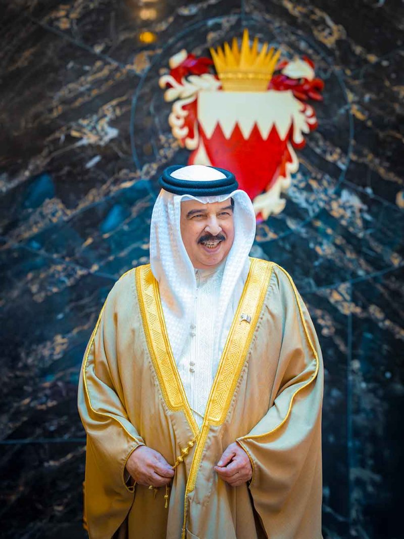 جلالة الملك المعظم يستقبل رئيس وأعضاء مجلس الإدارة الجديد لغرفة تجارة وصناعة البحرين