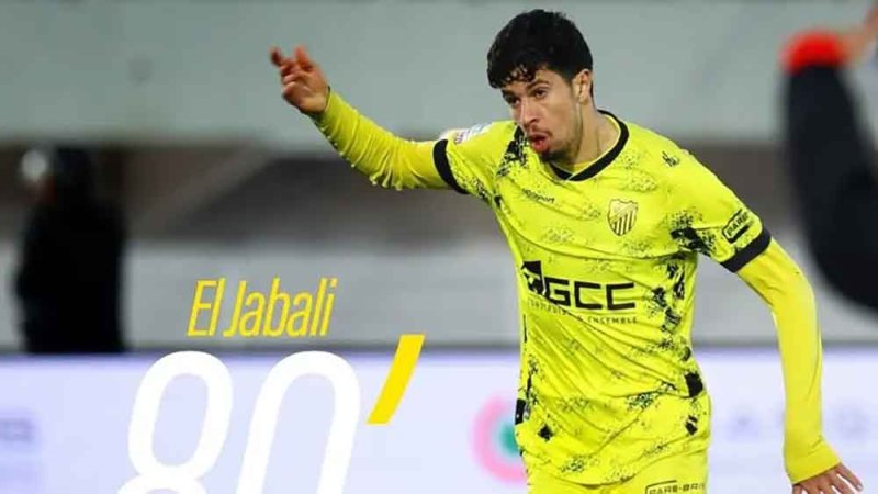 لاعب مغربي يدهش العالم بهدف "رابونا".. وترشيحات لفوزه بـ"بوشكاش"