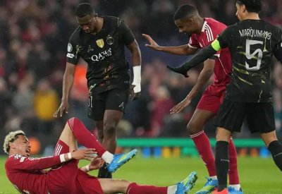 إيكيتيكي لاعب ليفربول يغيب 9 أشهر بسبب إصابة خطيرة